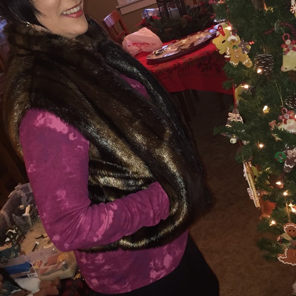 Faux Fur Vest - Picture 3 of 6